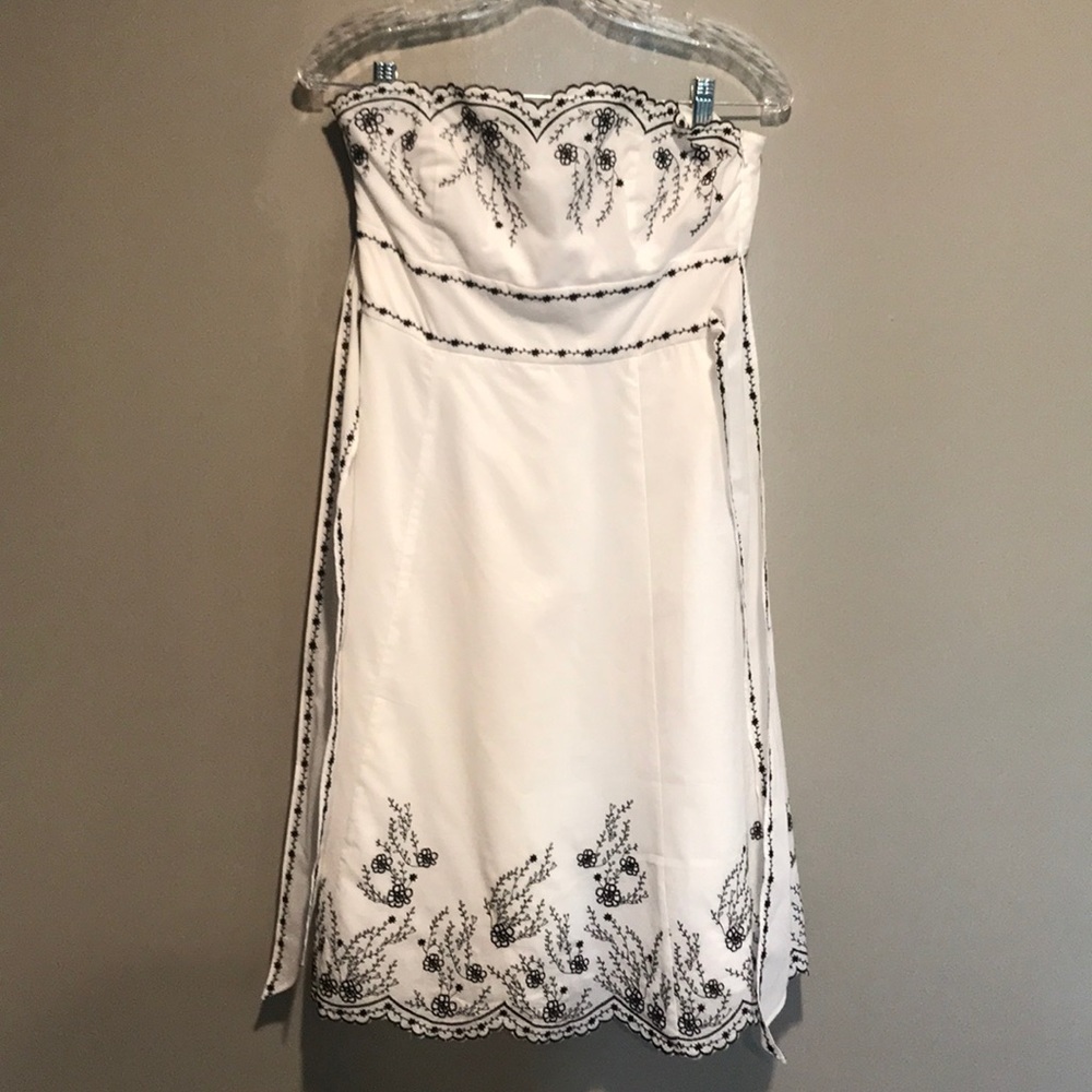 Beautiful Black/White cotton Dress w/floral design